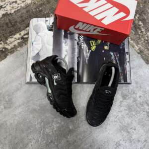 NKE TN BLACK