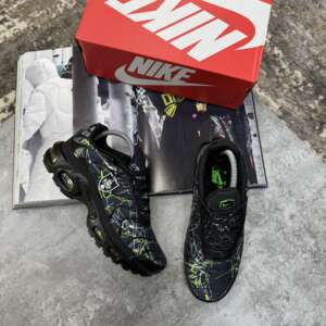 NKE TN BLACK/GREEN