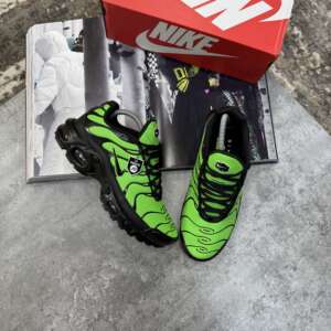NKE TN GREEN/BLACK