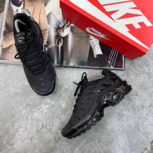 NKE TN BLACK