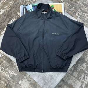 ACE STUDO WINDBREAKER BLACK